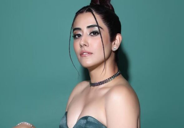 jonita gandhi age